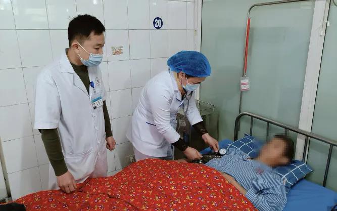 Suy thận cấp nguy kịch do sỏi niệu quản hai bên- Ảnh 1.