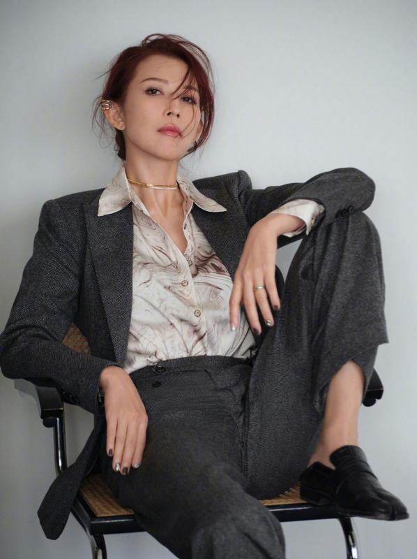 Á hậu làm nhân tình cho đại gia hơn 20 tuổi đi thi hát lấy lại hào quang, nhưng giọng thì "thảm họa"- Ảnh 5.