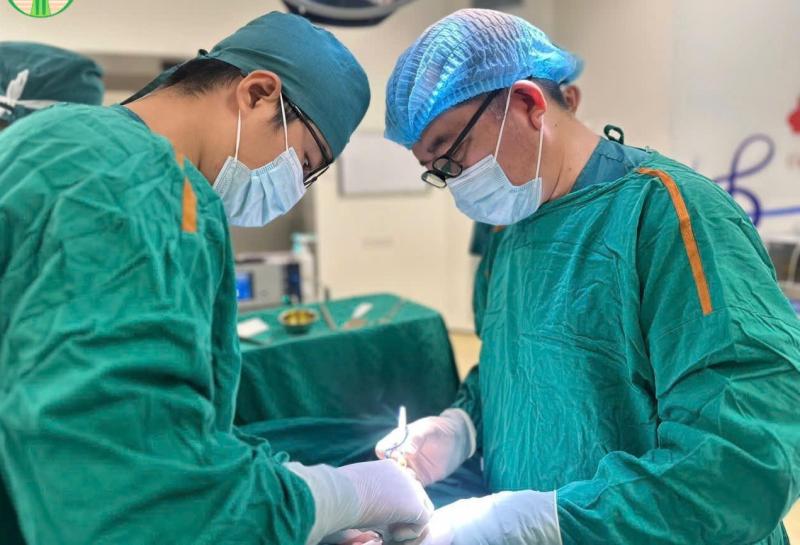 Liên tiếp 3 trẻ mất tinh hoàn, bác sĩ cảnh báo khẩn- Ảnh 1.