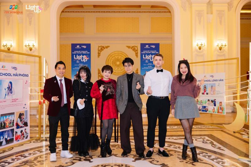 Chung kết toàn quốc Light Up 2025 thành đại nhạc hội tiếng Anh đỉnh cao, ca sĩ Orange cùng dàn Giám khảo phải "wow" liên tục!- Ảnh 2.