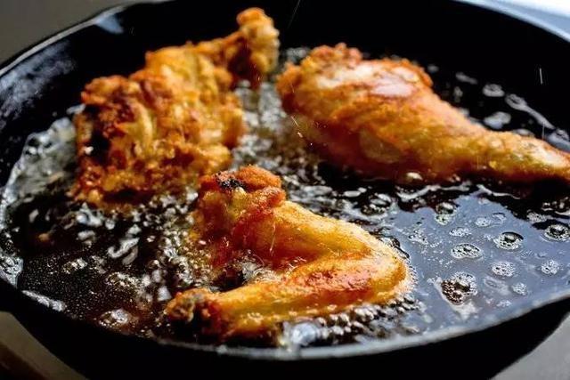 Ngày càng nhiều người mắc ung thư gan, bác sĩ cảnh cáo: 5 thứ tránh càng xa càng tốt- Ảnh 2.