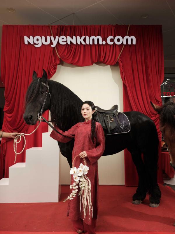 Siêu thị điện máy Nguyễn Kim “chơi lớn” với điểm check-in Tết Ngựa Thiệt Ngựa- Ảnh 5.