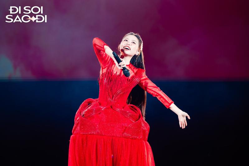 Chơi lớn như Phương Mỹ Chi: Fanmeeting 0 đồng mời cả sao Cbiz, mang sân khấu Sing! Asia đến chiều fan- Ảnh 11. Chơi lớn như Phương Mỹ Chi: Fanmeeting 0 đồng mời cả sao Cbiz, mang sân khấu Sing! Asia đến chiều fan- Ảnh 11.
