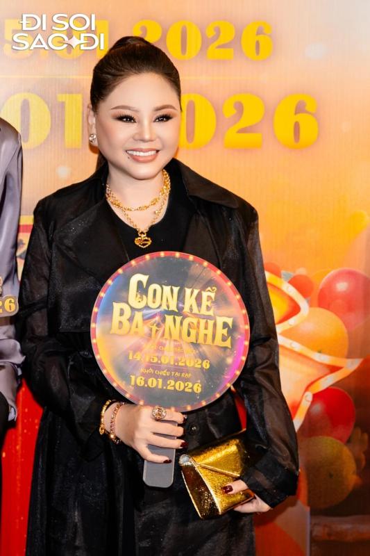 Thảm đỏ HOT nhất hôm nay: Ngọc Trinh xinh phát sáng, HIEUTHUHAI - Karik đẹp thế này biết chọn anh nào- Ảnh 9.