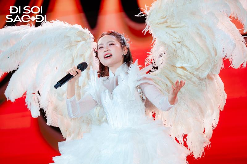 Chơi lớn như Phương Mỹ Chi: Fanmeeting 0 đồng mời cả sao Cbiz, mang sân khấu Sing! Asia đến chiều fan- Ảnh 8. Chơi lớn như Phương Mỹ Chi: Fanmeeting 0 đồng mời cả sao Cbiz, mang sân khấu Sing! Asia đến chiều fan- Ảnh 8.