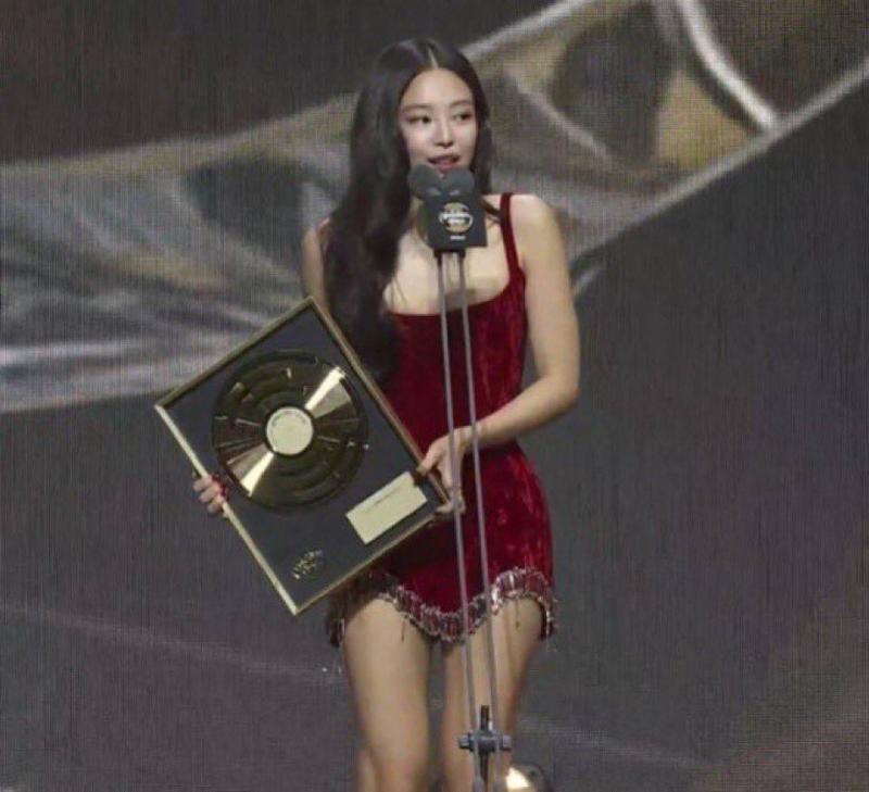 Màn trùng váy chấn động showbiz: Jennie lần này cũng khó thắng!- Ảnh 6.