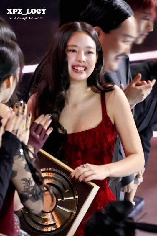 Màn trùng váy chấn động showbiz: Jennie lần này cũng khó thắng!- Ảnh 5.
