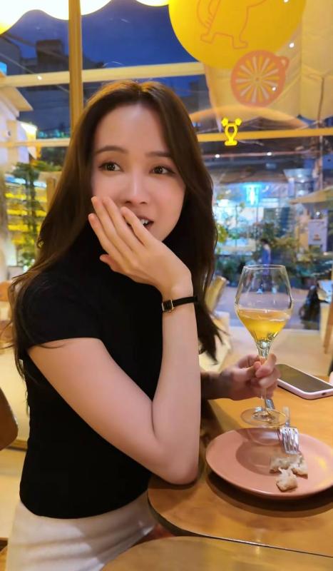 Vật nhỏ trên tay Thiều Bảo Trâm được dân mạng truy lùng- Ảnh 5.