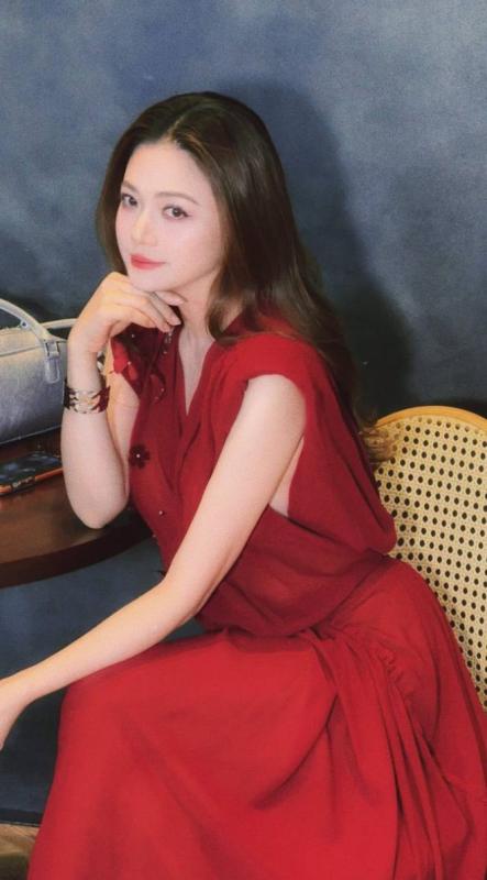 NSƯT 44 tuổi trẻ đẹp vượt mức, Huyền Lizzie và Hồng Diễm không dìm nổi- Ảnh 7. NSƯT 44 tuổi trẻ đẹp vượt mức, Huyền Lizzie và Hồng Diễm không dìm nổi- Ảnh 7.