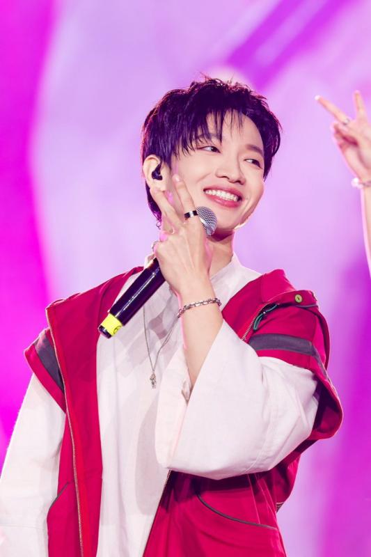 Nam ca sĩ giữ chuỗi 3 năm liên tiếp tại WeChoice Awards: Mỗi lần trở lại là một vị thế khác, năm nay "chiếm sóng" với vai trò đặc biệt- Ảnh 5.