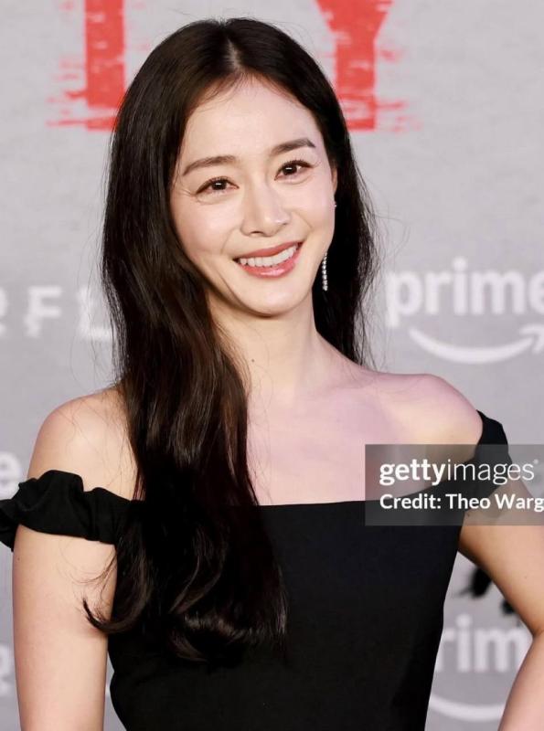 10 giây gây sốt của vợ chồng Kim Tae Hee - Bi Rain tại đám tang- Ảnh 8.