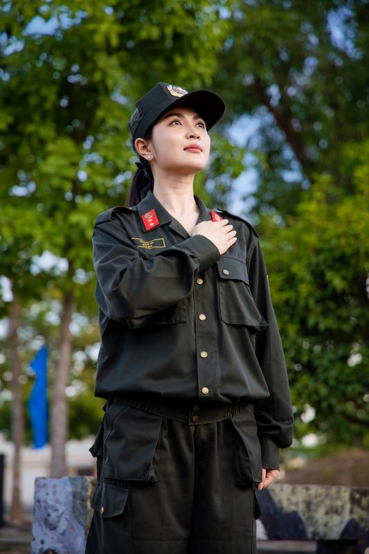 Hit 10 tỷ view đưa giáo viên thanh nhạc thành sao: Nhận bằng khen của Bộ Tư lệnh, là công dân tiêu biểu 2025- Ảnh 5.
