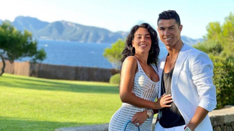 Ronaldo bất ngờ thay đổi kế hoạch đám cưới- Ảnh 1.