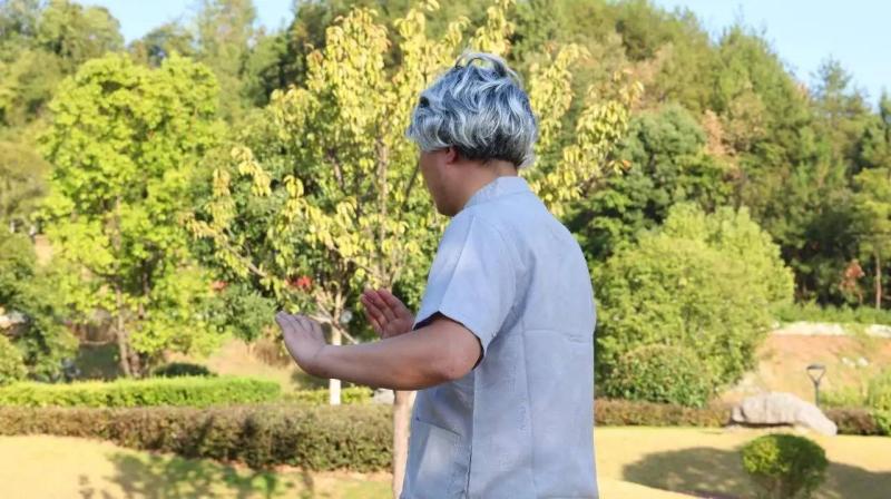 Khi người thân hay quên, chúng ta lại nghĩ đó là “già rồi” mà bỏ qua bệnh Alzheimer: Đừng chủ quan với 5 thay đổi này- Ảnh 3.