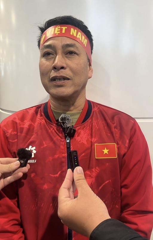 Bố Minh Phúc động viên bố Hiểu Minh đang xót con chấn thương: Nỗi lòng người cha có con khoác áo U23 Việt Nam- Ảnh 1.