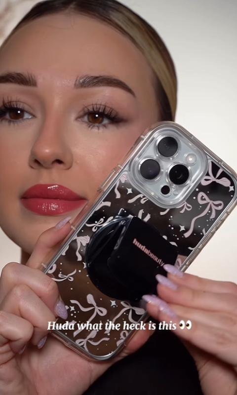 Nối bước Rhode, Huda Beauty khiến hội con gái đảo điên với giá đỡ điện thoại kiêm phấn phủ- Ảnh 6.