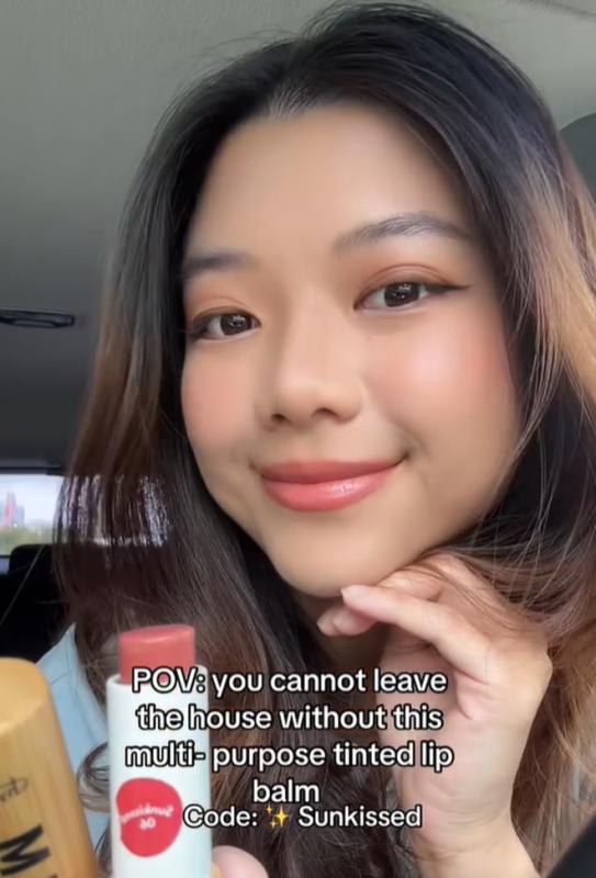 Thỏi son dưỡng 250k mà hút hơn 21 triệu lượt xem vì lên môi quá xinh, 20k comment toàn xin link mua điên cuồng- Ảnh 11.