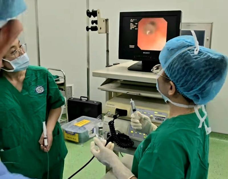Ngậm đầu bút trong miệng, một học sinh ở Đà Nẵng nhập viện cấp cứu- Ảnh 1.