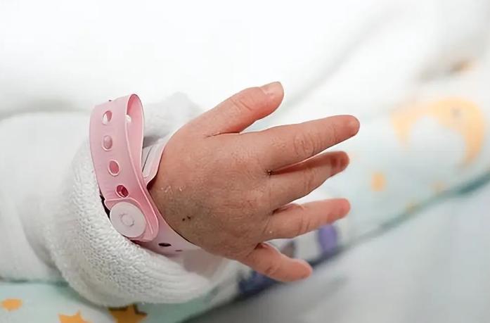 Ngày đầu tiên chào đời của em bé sơ sinh phải vượt 7 CỬA ẢI, bận rộn vô cùng đấy mẹ yêu ạ!- Ảnh 3.