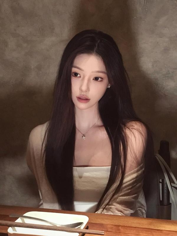 Hot girl không bị lu mờ trước nữ thần Kpop: Visual như búp bê nhưng mặt mộc mới đỉnh- Ảnh 3.