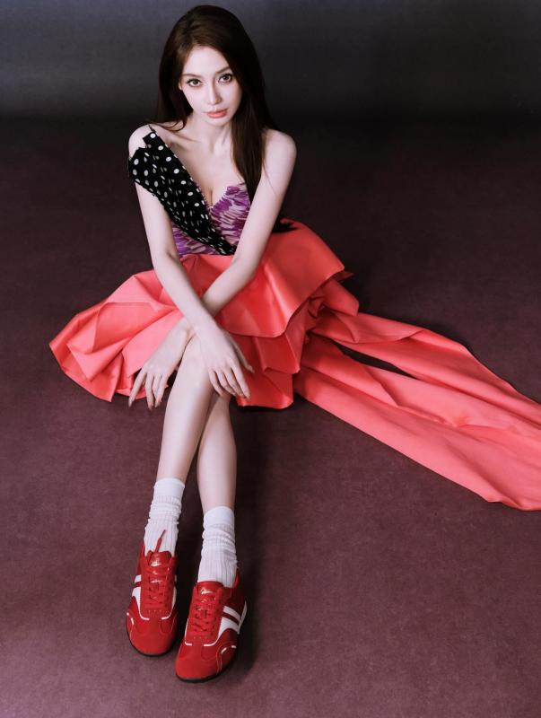 Angelababy gây phẫn nộ vì mặc đồ Haute Couture để livestream bán hàng- Ảnh 3.
