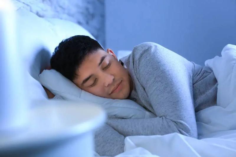 Vừa nằm xuống giường đã ngủ được luôn tốt hay không? Hoá ra lâu nay nhiều người vẫn hiểu sai- Ảnh 1.