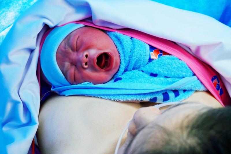 Những tiếng khóc trong veo đêm giao thừa: Mùa xuân bắt đầu từ phòng sinh- Ảnh 1.