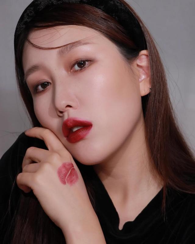 Có hãng son cứ trời lạnh là chiếm sóng MXH: Quá nhiều màu hot trend, lên môi slay thôi rồi!- Ảnh 7.