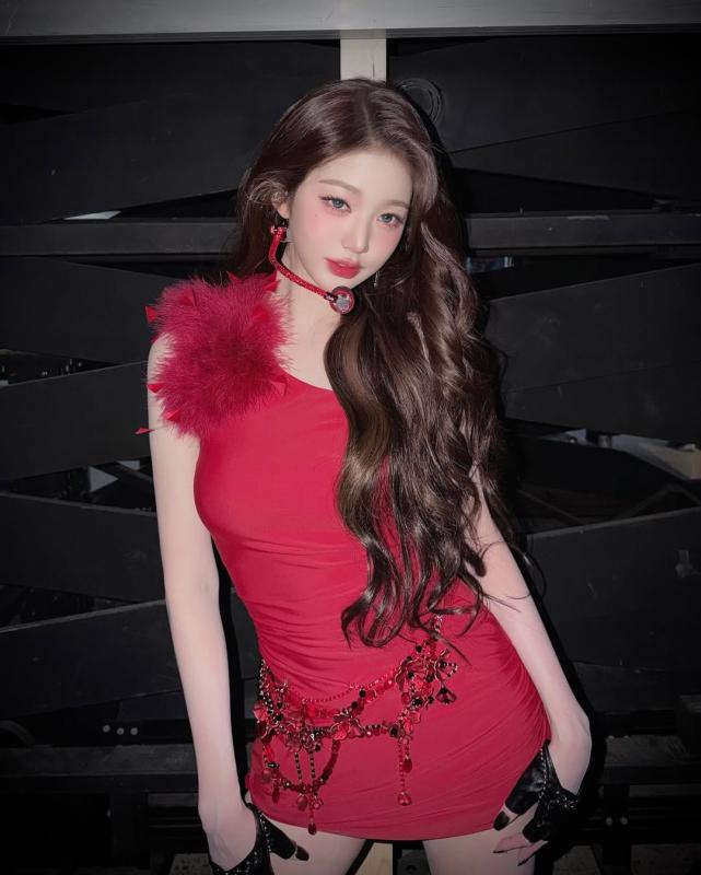 Đôi môi bất thường của Jang Wonyoung- Ảnh 1.