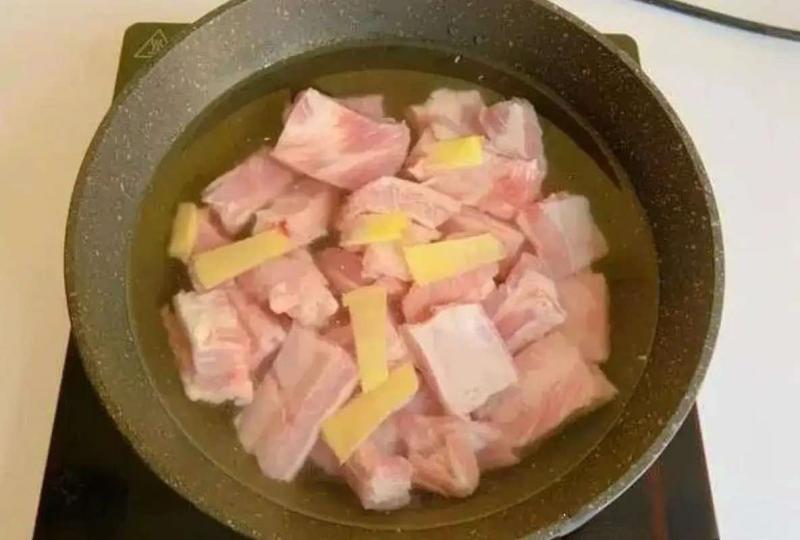 Muốn có món sườn ngon cho Tết này: Đầu bếp giàu kinh nghiệm chỉ cho bạn thao tác quan trọng nhất cần làm trước khi nấu- Ảnh 3.