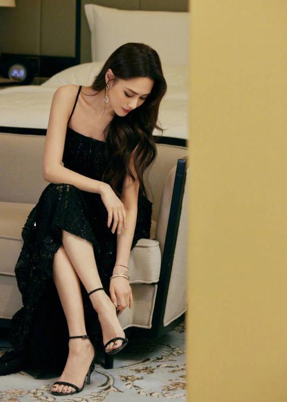 Chung Hân Đồng thừa nhận 2 món giúp mình già chậm: Toàn là thuốc quý trong Đông y, dùng đúng thì sẽ giảm nếp nhăn, khuôn mặt đầy sức sống- Ảnh 4.