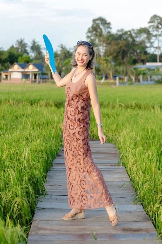 Hoa hậu tuổi 50 nổi tiếng tóc bạc đầy đầu vẫn chứng minh mình trẻ lâu đẳng cấp qua làn da già chậm: 2 bí quyết được tiết lộ- Ảnh 3.