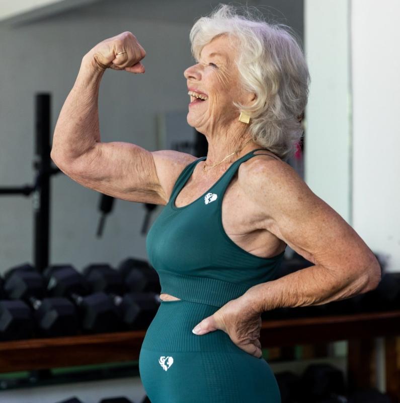 70 tuổi mới bước vào phòng gym, 9 năm sau người phụ nữ này khiến cả thế giới phải nhìn lại khái niệm “già đi”- Ảnh 3.