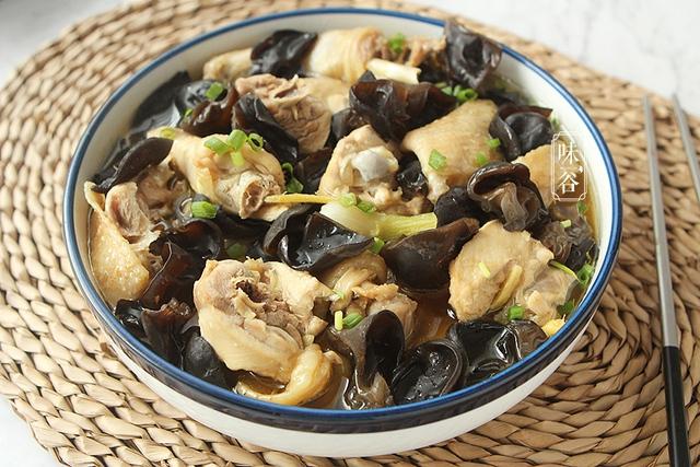 Mộc nhĩ không phải ai ăn cũng tốt: Ba nhóm người này nên tránh hoàn toàn, người trung niên và cao tuổi càng cần đặc biệt lưu ý- Ảnh 2.