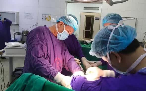 Cảnh báo nguy hiểm từ thói quen ngậm tăm sau ăn- Ảnh 1.