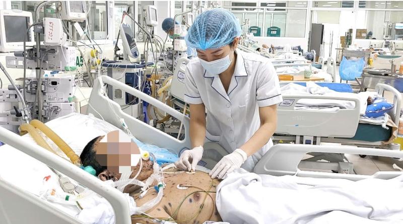 Điều trị sai cách khi mắc bệnh truyền nhiễm, bệnh nhân 36 tuổi suy hô hấp nặng- Ảnh 1.