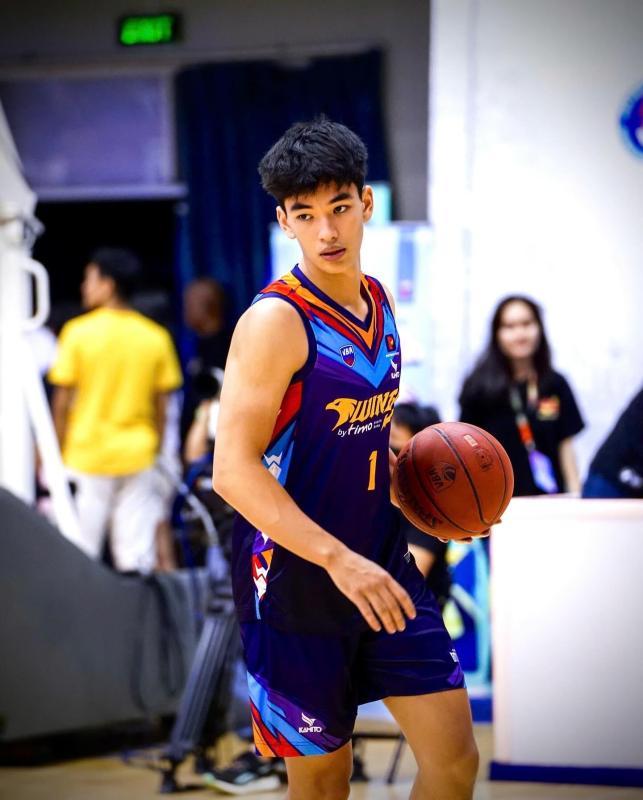 Hot boy bóng rổ Saigon Heat chuyển hướng làm người mẫu, diễn cho Ralph Lauren tại Milan Fashion Week: Kim Lý là mentor của tôi- Ảnh 2.