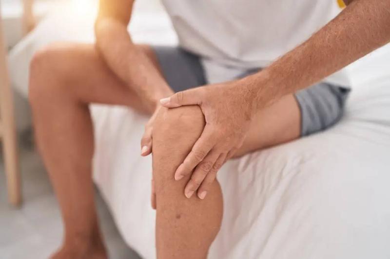 Không ngã vẫn đau chân, người đàn ông 40 tuổi đi khám bàng hoàng nhận tin mắc suy thận, bác sĩ lắc đầu: “Tại sao ăn món này nhiều thế?”- Ảnh 1.