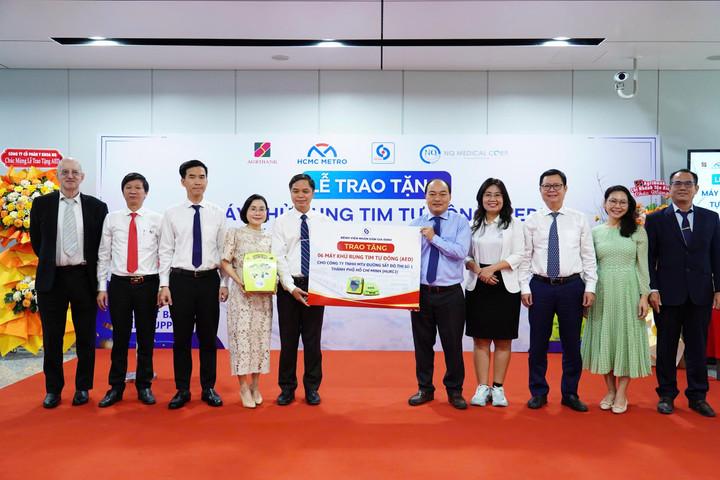 Lắp đặt máy khử rung tim tự động tại tuyến Metro số 1 TP.HCM- Ảnh 1.