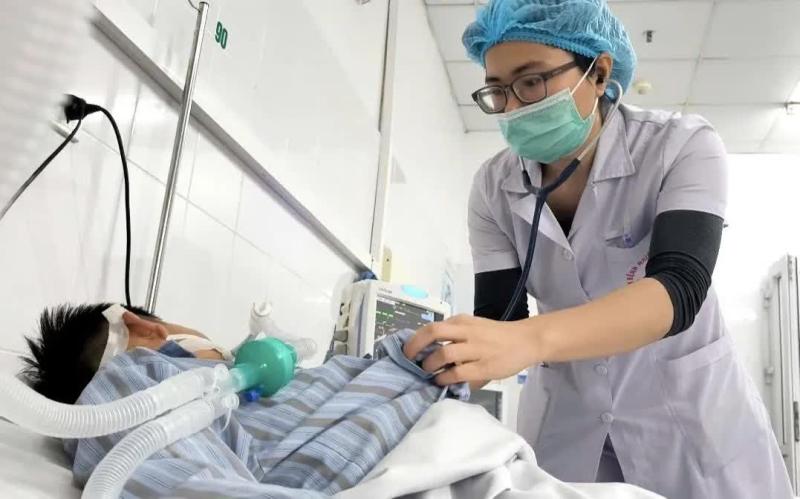 Không được tiêm phòng sau khi bị chó hoang cắn, bệnh nhi nguy kịch vì bệnh dại- Ảnh 1.
