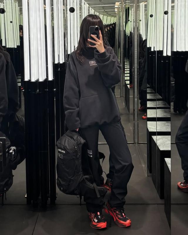 Từ xưởng kim loại đến đế chế sneaker tỷ USD: Điều gì đã biến Salomon thành hiện tượng văn hóa của năm 2025?- Ảnh 17.