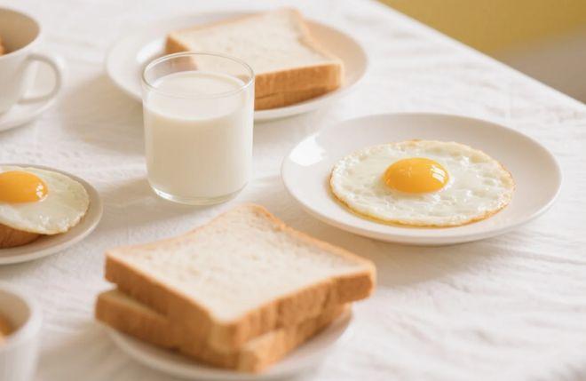 Nghỉ hưu rồi, có phải ăn sáng lúc nào cũng được? Nếu đã 60 tuổi, bạn sẽ giật mình khi biết sự thật- Ảnh 1.