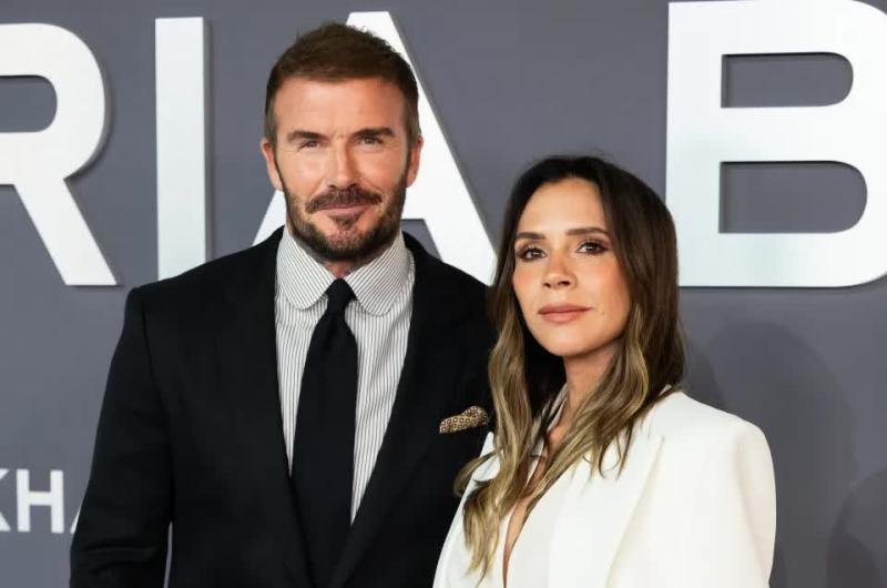 Bắt tận tay David Beckham xé bỏ giấy phạt kẹp trên Rolls Royce giá 21 tỷ khi đưa Victoria đi mua sắm- Ảnh 4.
