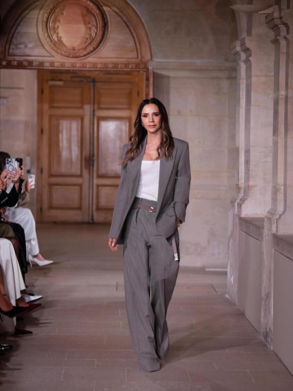 Ly nước sáng da, dưỡng nhan lâu dài của Triệu Lộ Tư và Victoria Beckham- Ảnh 2.