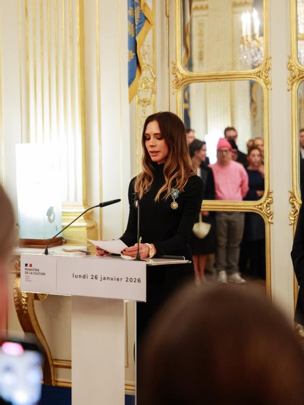 Victoria Beckham lên hương ngùn ngụt sau khi bị con trai xem thường- Ảnh 7.