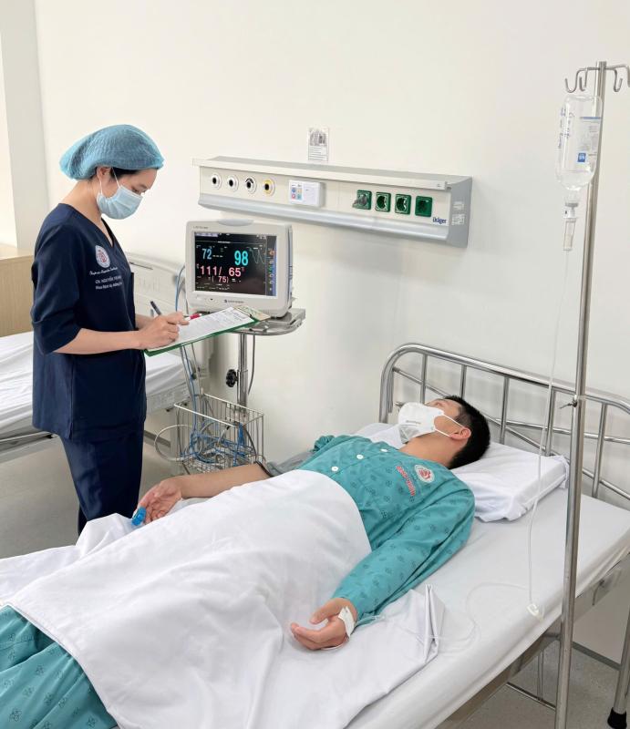 Nhiều bệnh nhân viêm màng não do não mô cầu diễn biến nặng- Ảnh 2.