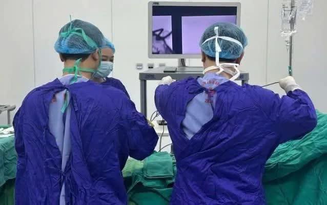 Cảnh báo biến chứng nặng khi đau bụng âm ỉ, tự uống thuốc- Ảnh 1.