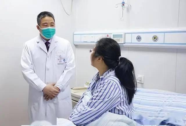 Phụ nữ sống thọ hay không, nhìn vào vòng 1 là thấy: 3 dấu hiệu ở ngực nhiều chị em xem nhẹ nhưng lại là “đèn đỏ” sức khỏe- Ảnh 1.