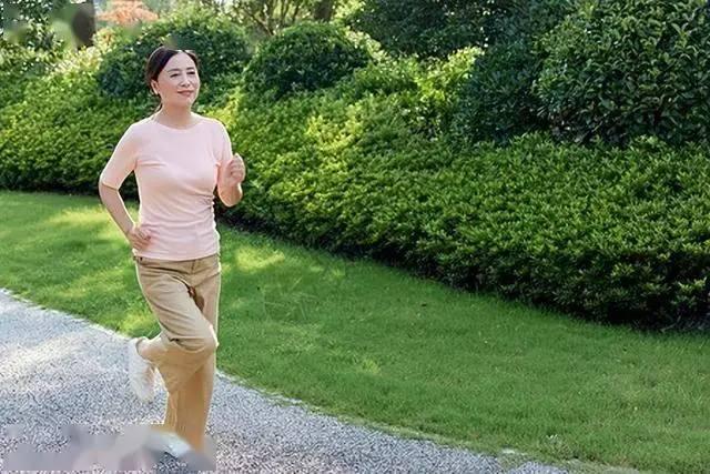 Phụ nữ sống thọ hay không, nhìn vào vòng 1 là thấy: 3 dấu hiệu ở ngực nhiều chị em xem nhẹ nhưng lại là “đèn đỏ” sức khỏe- Ảnh 5.