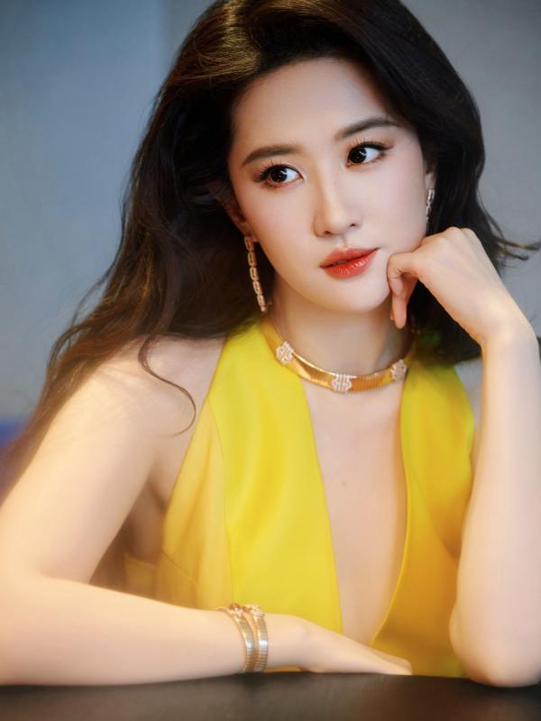 Lưu Diệc Phi lộ nhân cách thật khi bị phóng viên sàm sỡ giữa họp báo- Ảnh 4.